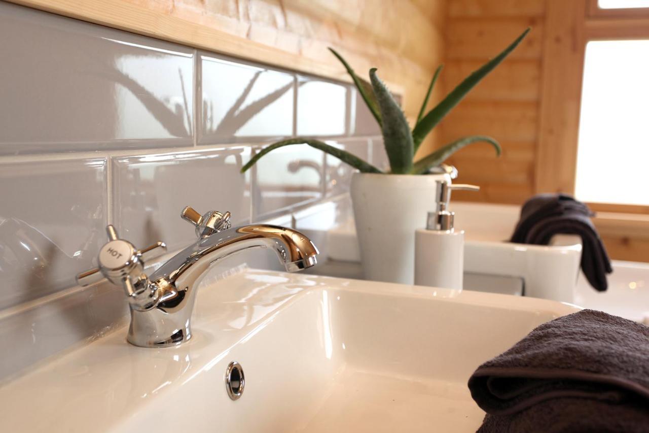 Cambridgeshire Lakes - Luxury Lodges In A Stunning Lake Location Gamlingay Zewnętrze zdjęcie