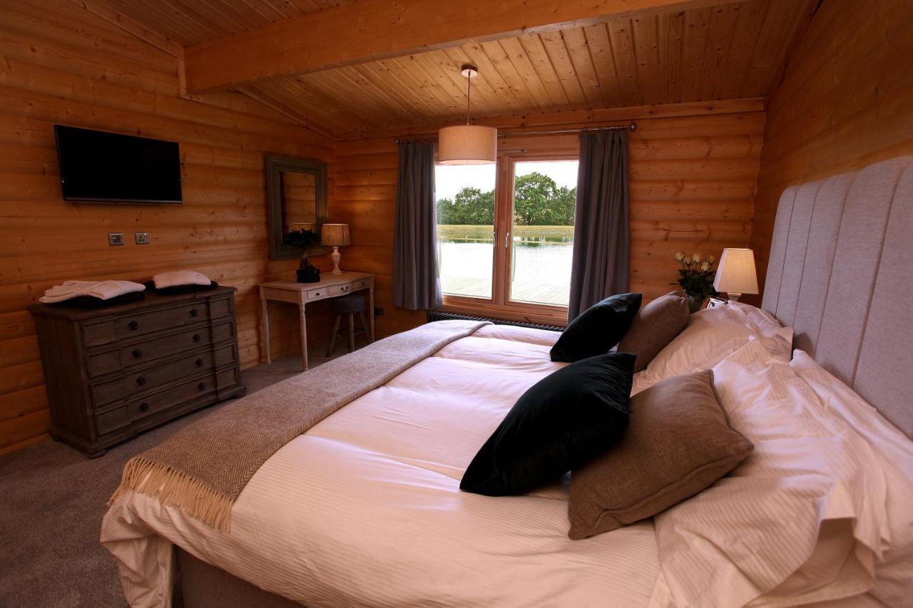 Cambridgeshire Lakes - Luxury Lodges In A Stunning Lake Location Gamlingay Zewnętrze zdjęcie