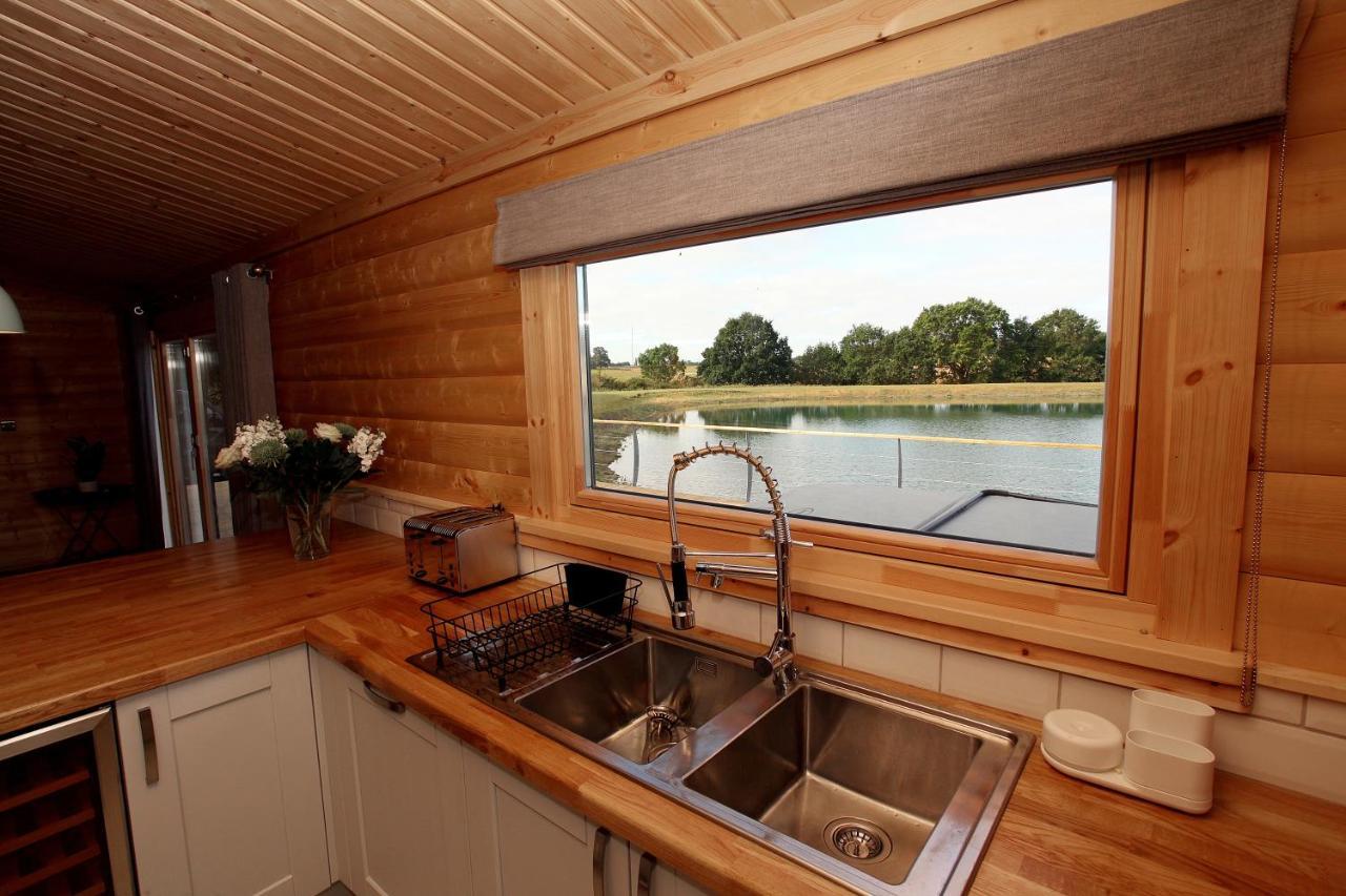 Cambridgeshire Lakes - Luxury Lodges In A Stunning Lake Location Gamlingay Zewnętrze zdjęcie